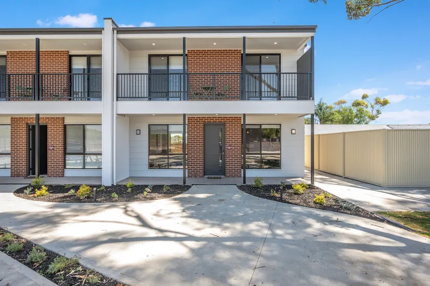 Pinot Noir Villa - Image 1