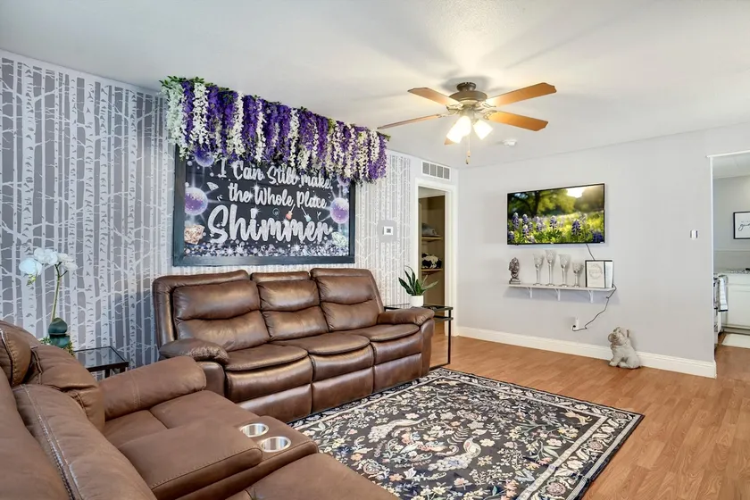 The Lavender Loft: Cozy & Chic - Image 1