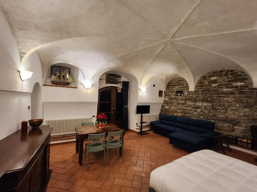 The courtyard of the 6 arches - Image 1