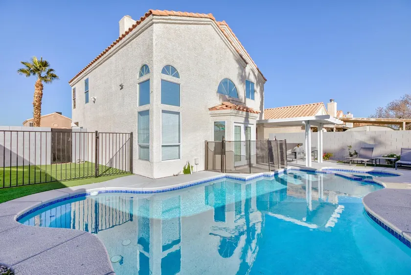 Chic Modern Oasis | Near Strip - Image 1