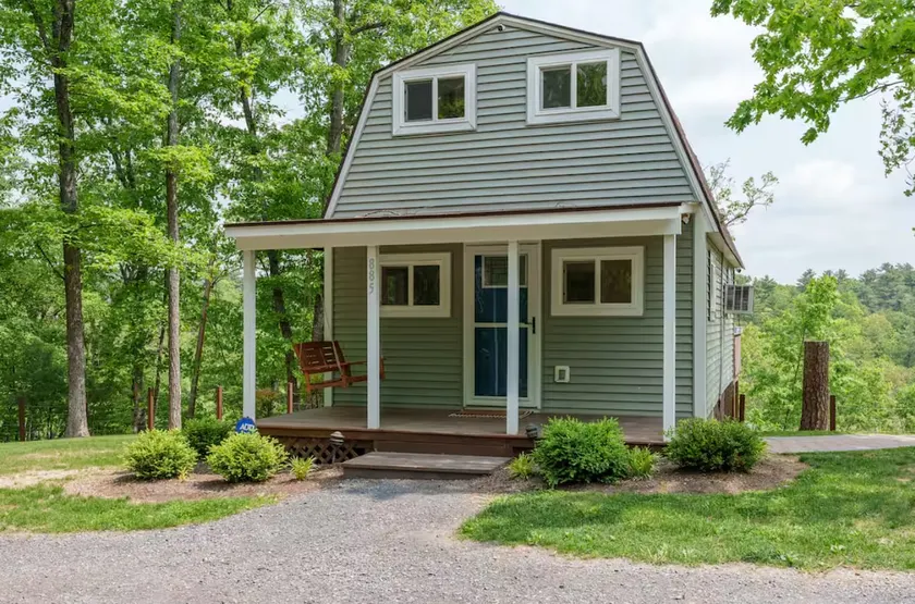 Maple Cottage - Cheery Ridgetop Home in Mt Jackson - Image 1