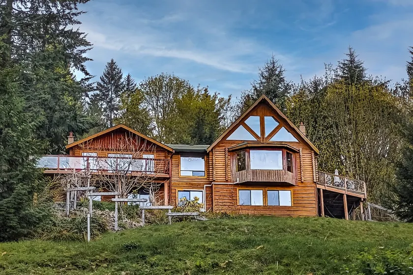 Gorgeous View: Grand Log Home - Image 1