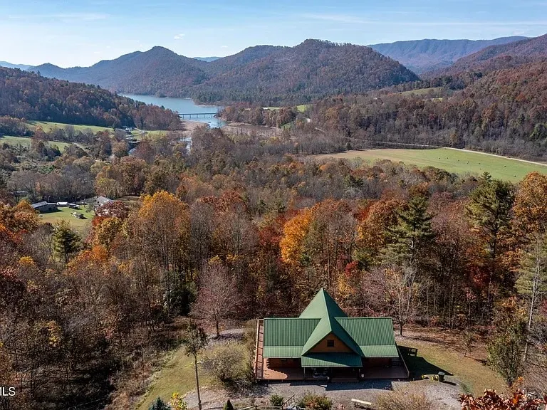 Skyline Lodge - Image 1