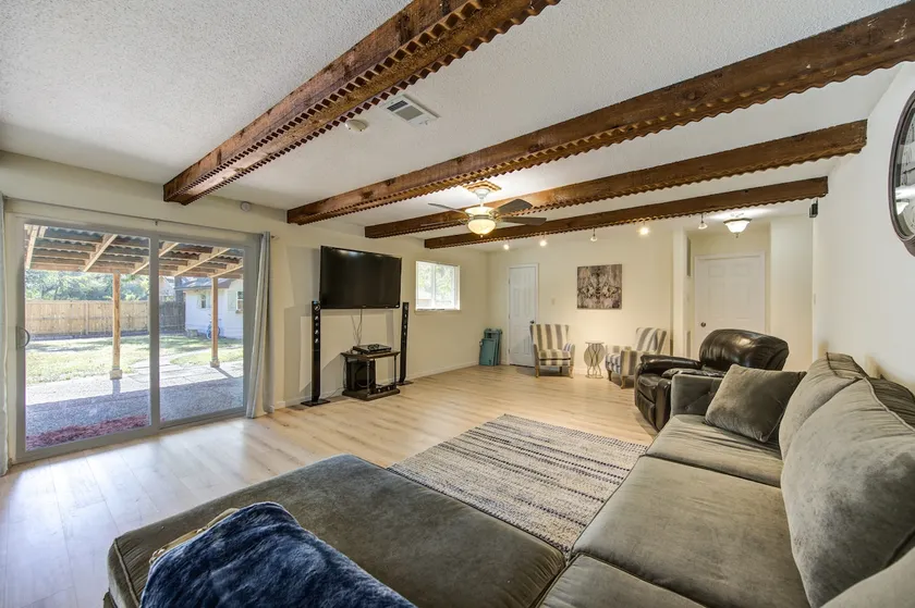 Little Cypress Manor - Image 1