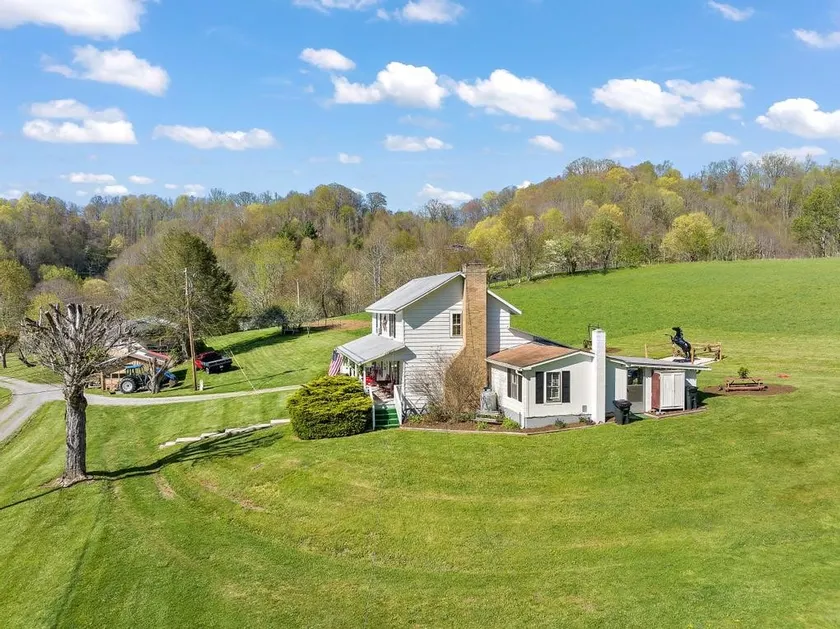 ”Our Nest” - Remodeled Family Farmhouse from 1860 - Image 1