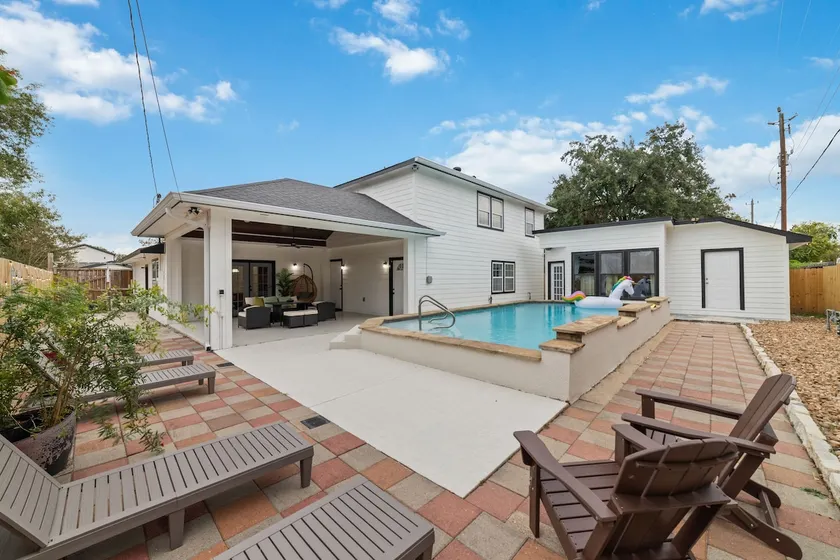 Luxuries Pool House, 5 bed/3 bath/Game room - Image 1