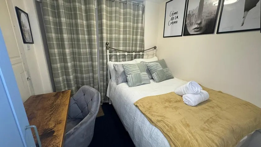 Budget room Birmingham - Image 1