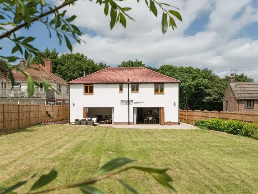 Crow's Nest DT2, Jurassic Coast, Dorset. Sleeps 13 - Image 1
