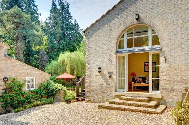 The Amherst House - Image 1