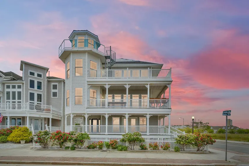 ❤️❤️❤️The Corner Beach House Mansion on The Beach!!! - Image 1