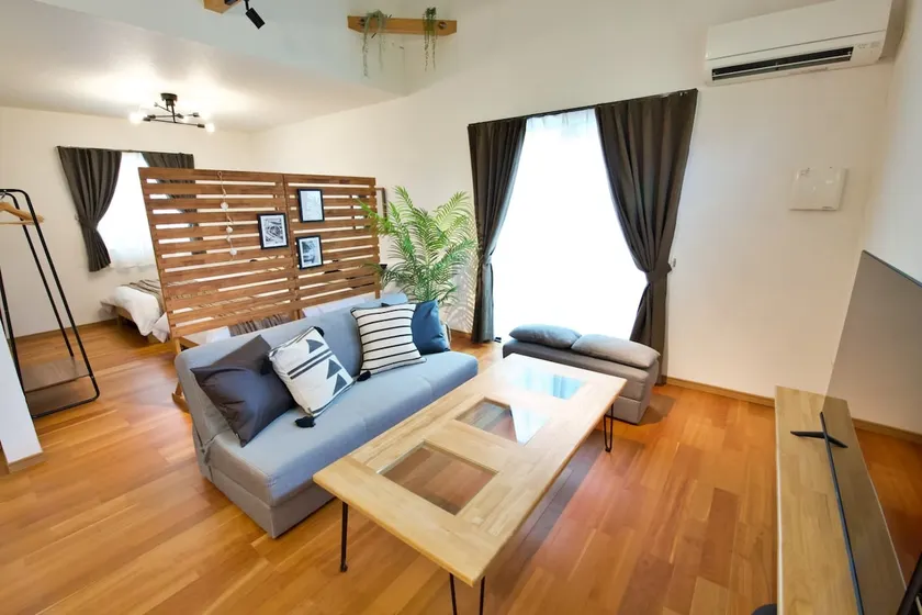 Residential area with palm trees * Max 5 people * 1LDK * High-speed Wi-Fi * Parking for 2 cars * ZA103 - Image 1