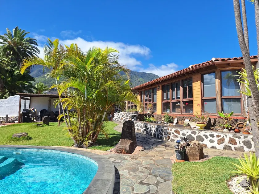 Paradise Vacation Home - Image 1