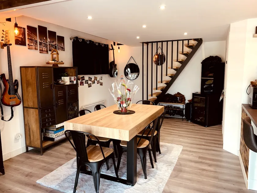 Small industrial-style house - Image 1