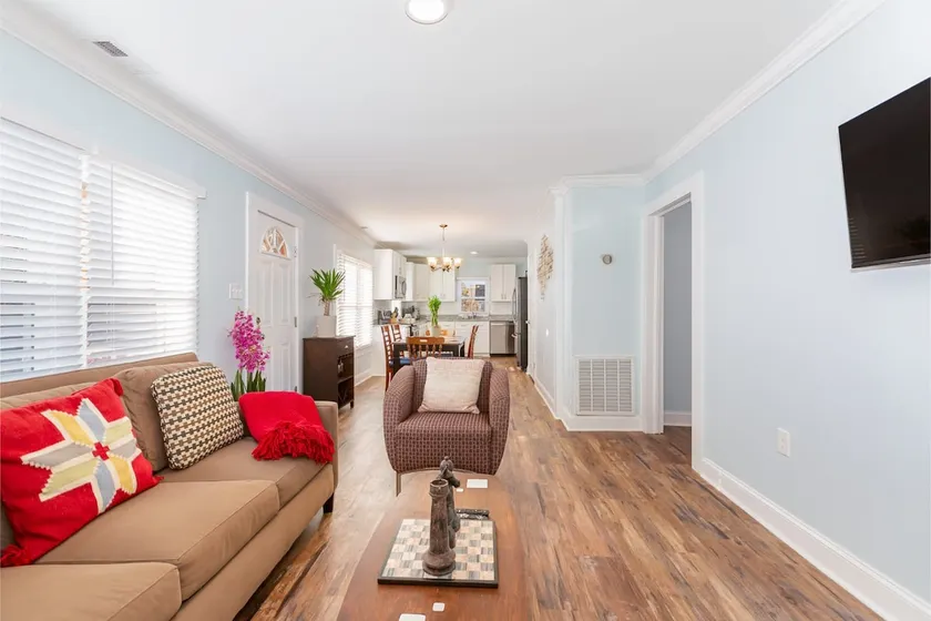 Modern Cozy House In The Heart Of Hillsborough - Image 1