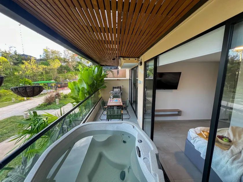 Incredible apartment with a jacuzzi - Image 1