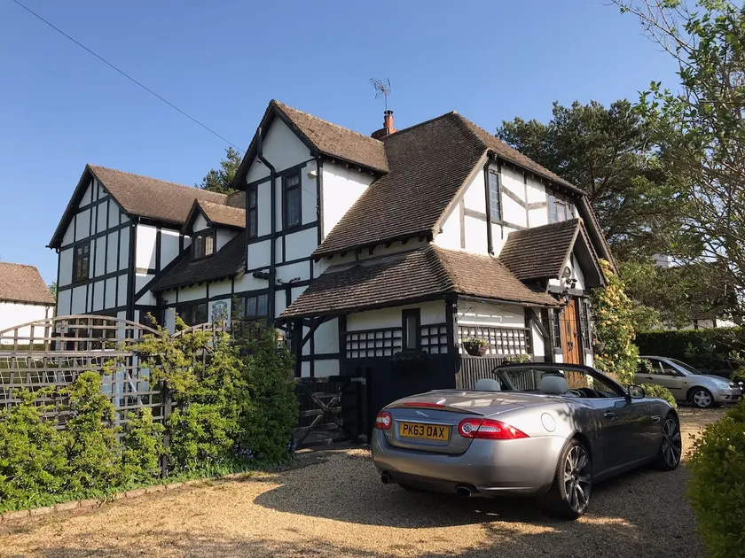 Beautiful Stratford-On-Avon House, suits 14 - 15 - Image 1