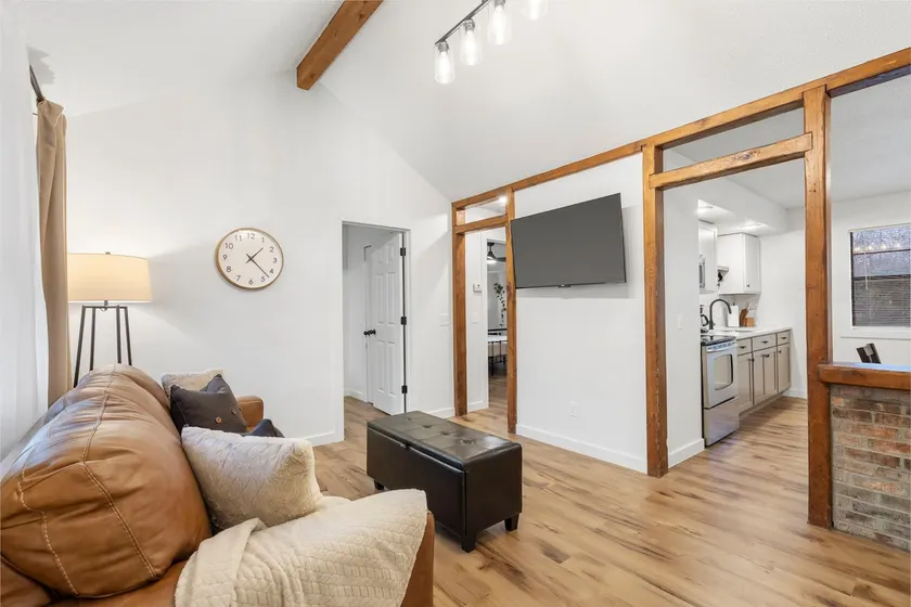 Cozy Eastside Home No Cleaning Fee - Image 1