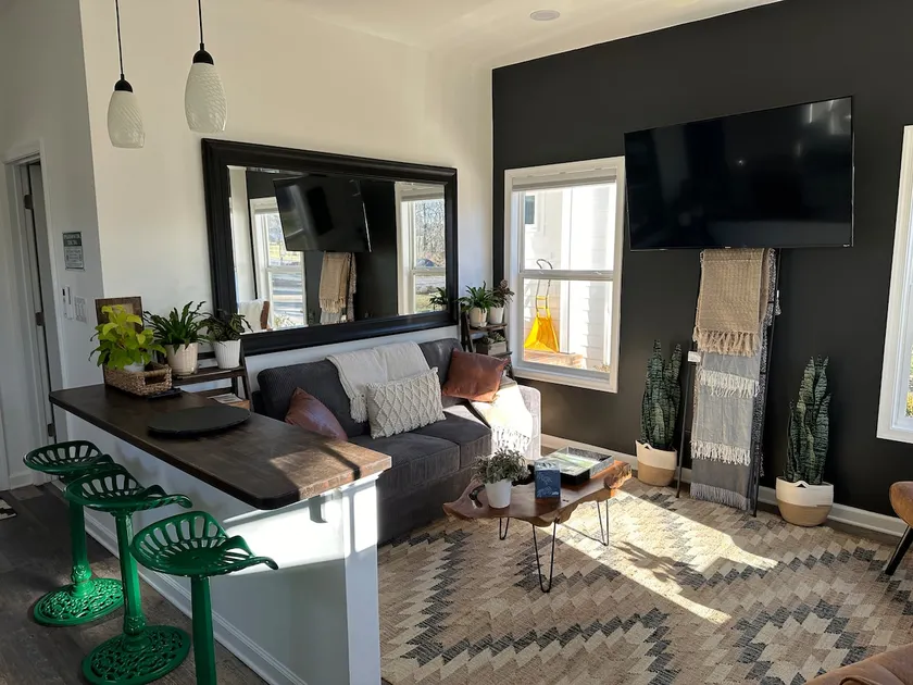 Mini Bungalow - Image 1