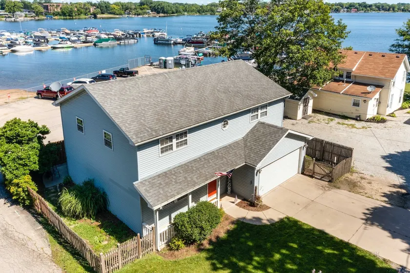Modern 4BR Lake Retreat • Walk to Beach & Main St - Image 1
