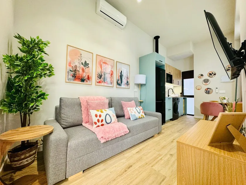 Bright & Stylish Flat Close To Center - Image 1