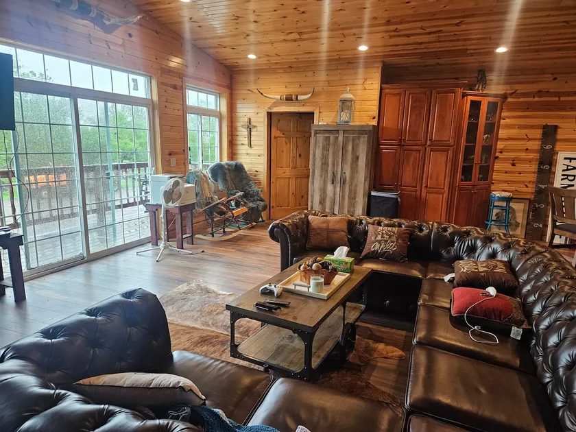 Hunters Retreat - Image 1