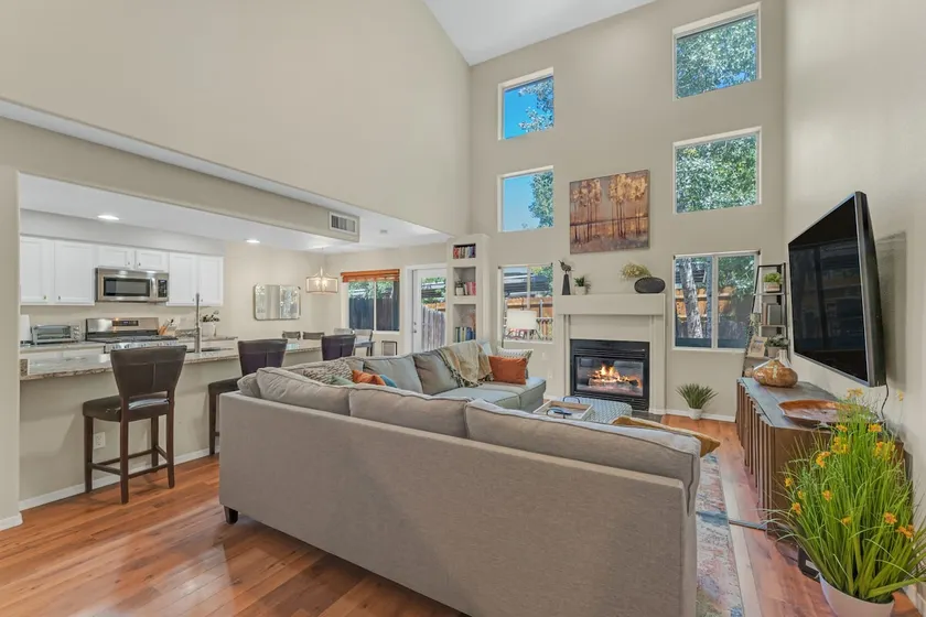 Remodeled townhouse - by downtwn - Image 1