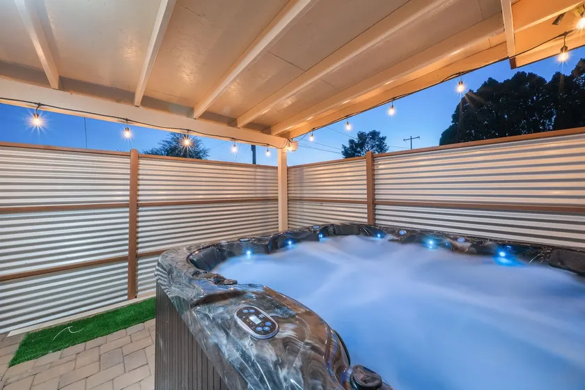 3BR 2BA Home with Jacuzzi Near Reid Park & Zoo Unit B - Image 1