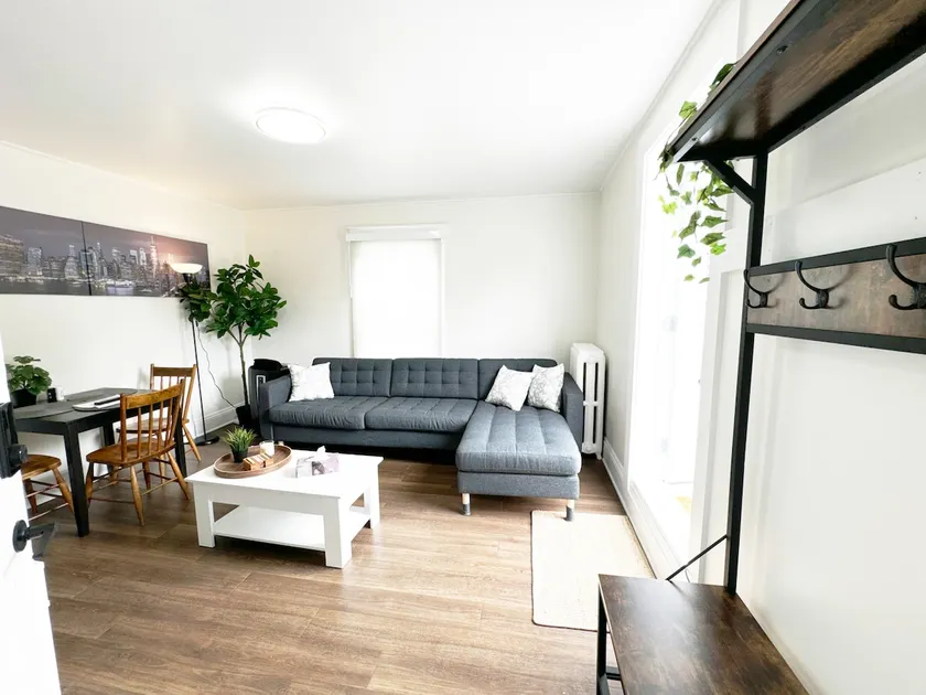 Private Apt. in the Town of Wolfville - Image 1