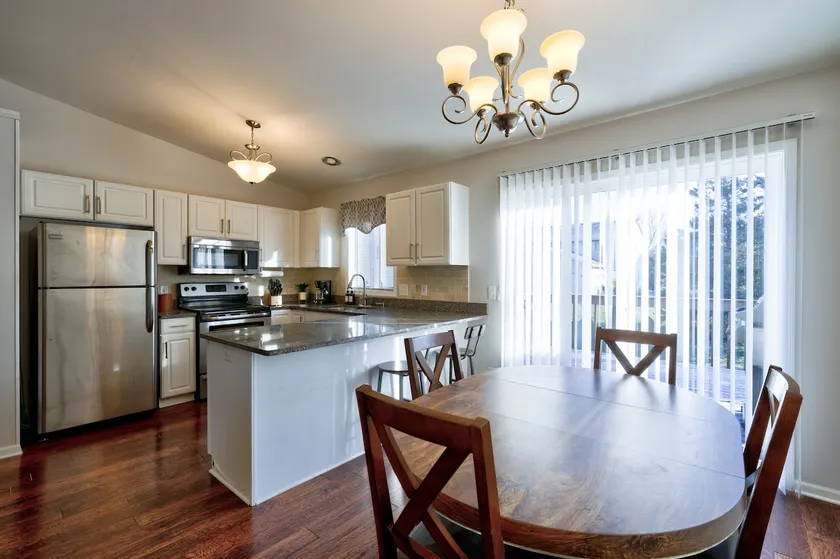 Bright, Private 3BR Duplex Unit with Parking - Image 1