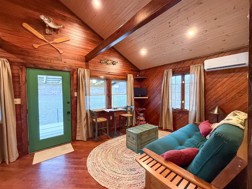 Sportsman Cabin on 80 Acre Lake- Near Shawnee - Image 1