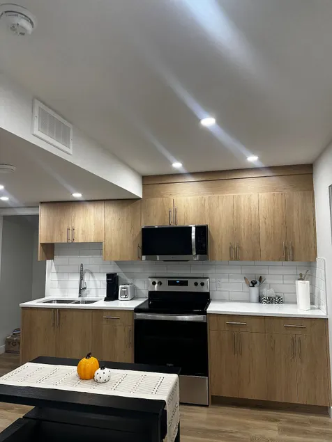 Guest Suite in Calgary NorthEast - Image 1