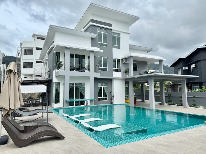 The Ultimate VillaKu w/ Private Pool, 20 Pax, Kuah - Image 1