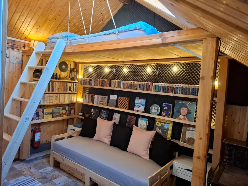 Vinyl House in the mountains - Image 1