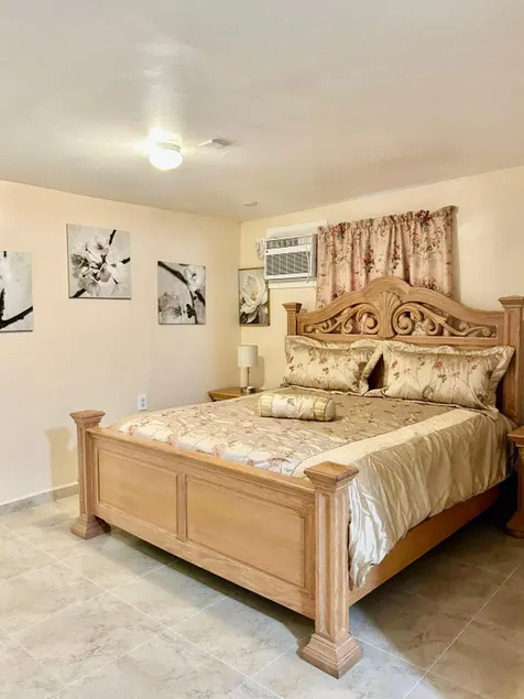 Bright and Stylish Stay (Puerta Y) (Door Y) - Image 1