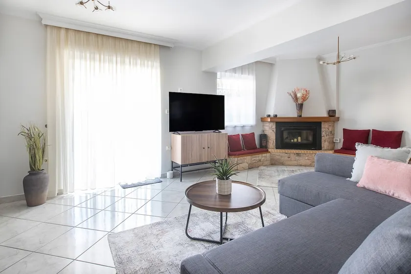 Cozy Stay Near Metro, 15 Mins to Airport + Parking - Image 1