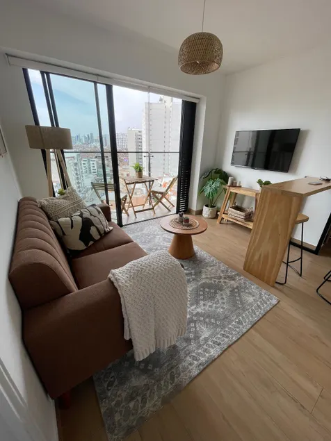 Cozy, 1BR, near Miraflores, 1 queen bed - Image 1