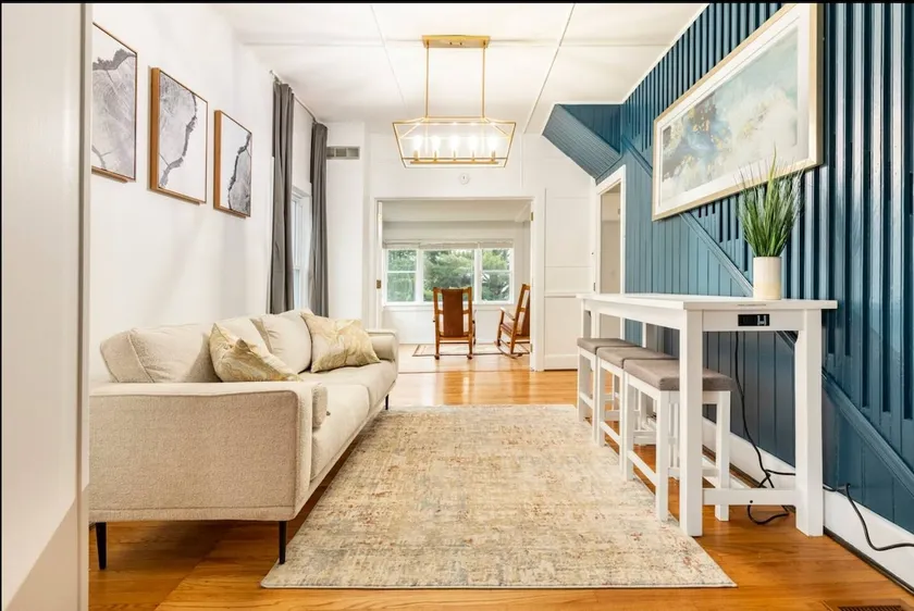 Lakefront Family Getaway - Image 1