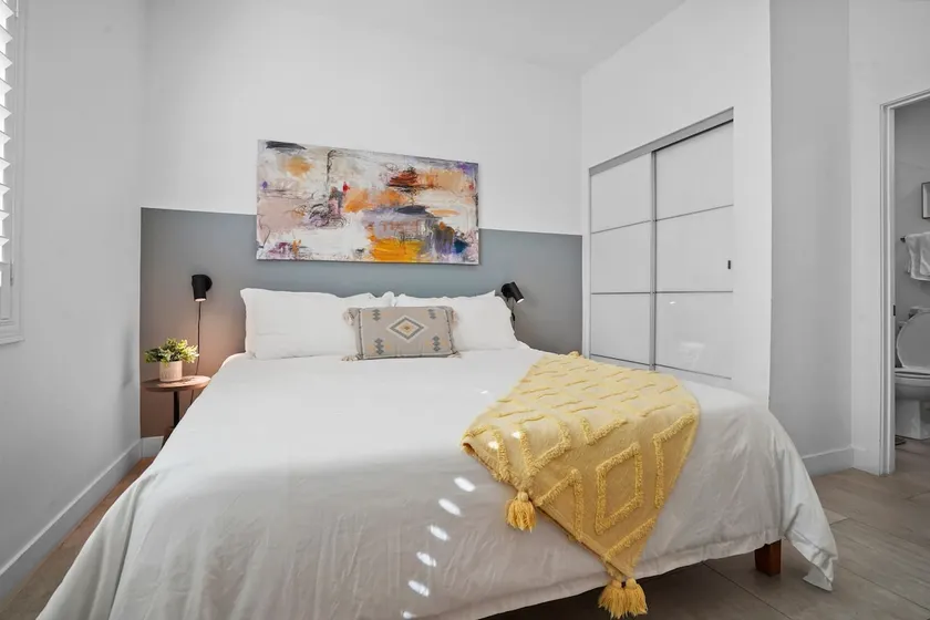 Vibrant Stay - Image 1