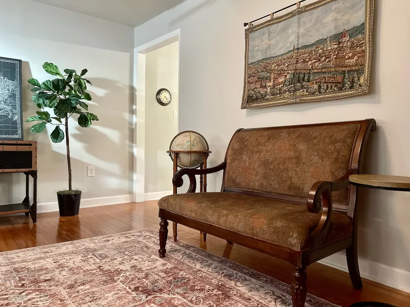 Charming 2BR Getaway Near Downtown & Weeki Wachee - Image 1