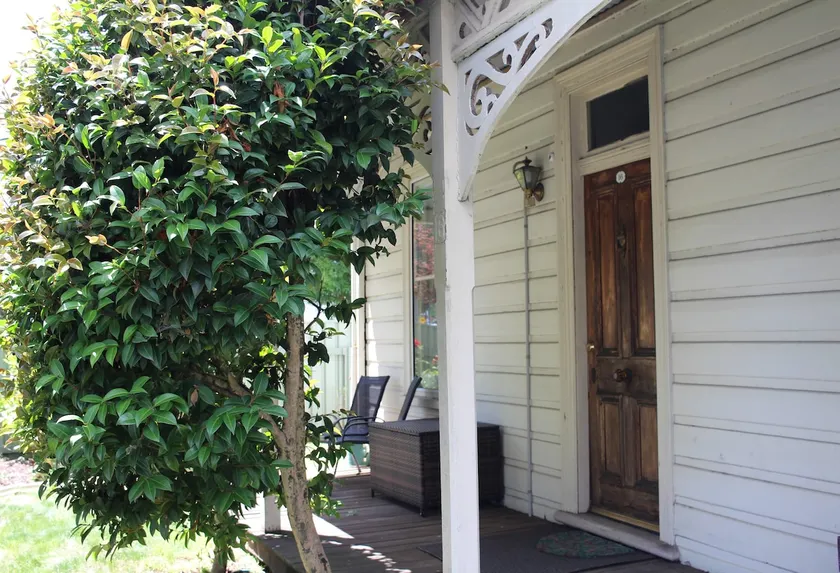 Little Gem City Cottage - Image 1
