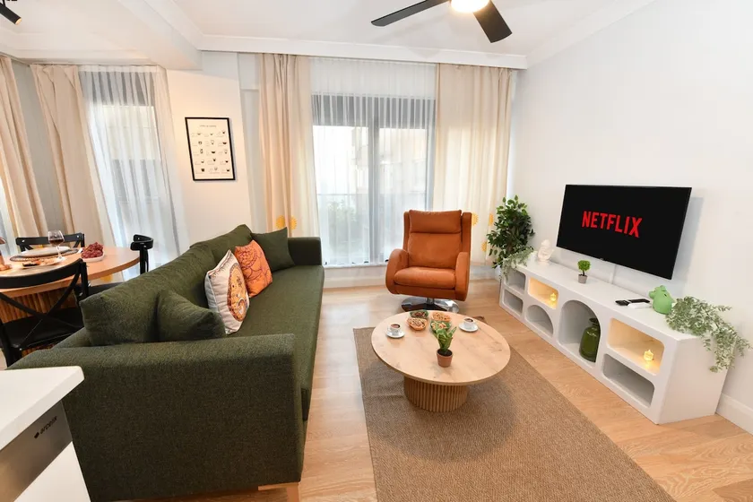 Stylish Apartment with Bosphorus View - Image 1