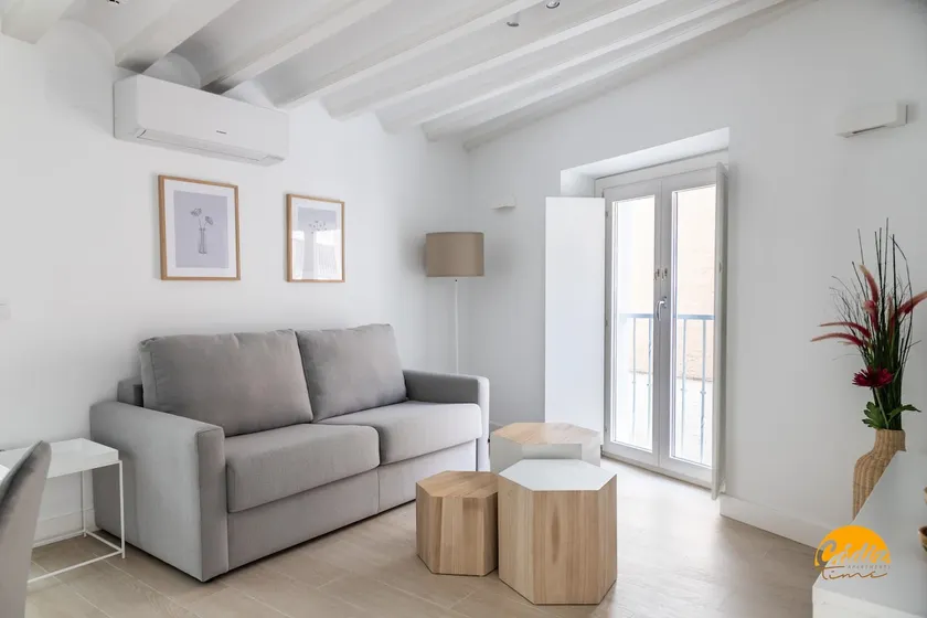 Villalobos by Cadiz Time - Image 1