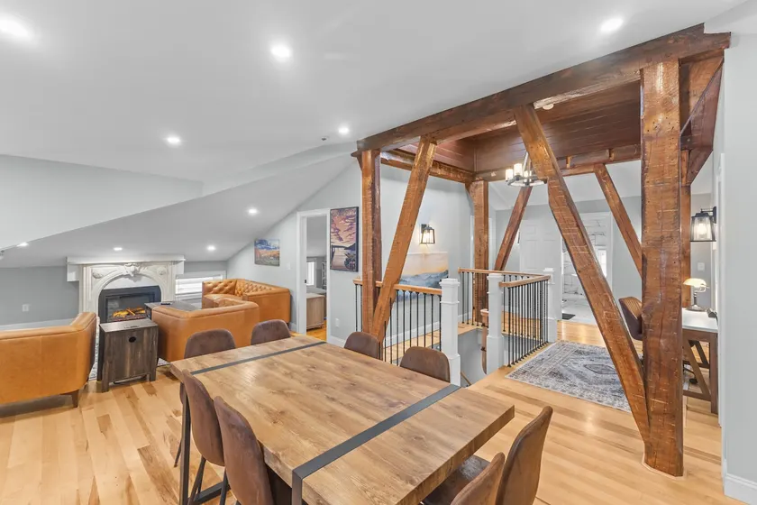 Unique Top-Floor Apt in BTV - Image 1