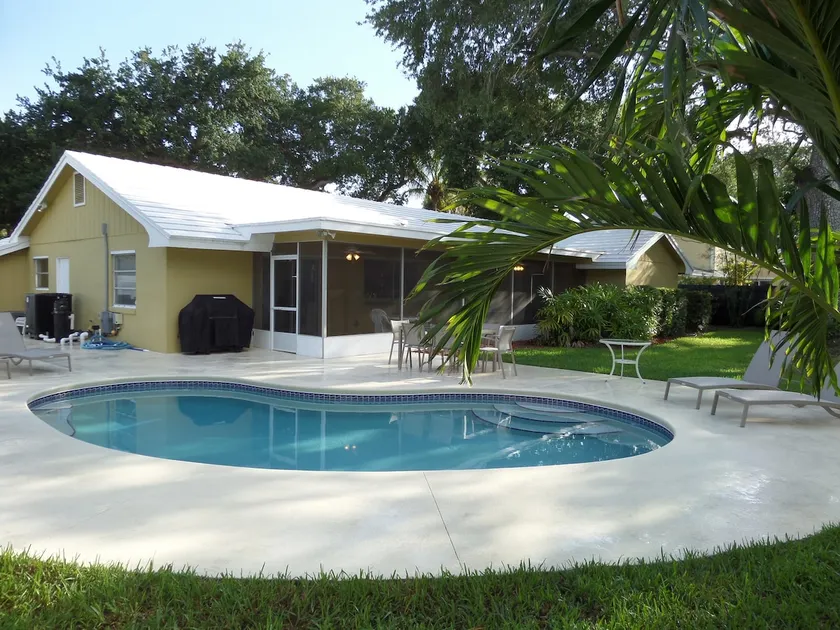 Island Living H-3 - Image 1