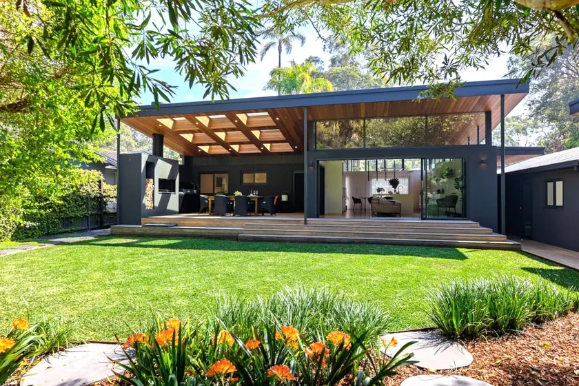 Private Architectual Beach Retreat in Pearl Beach - Image 1