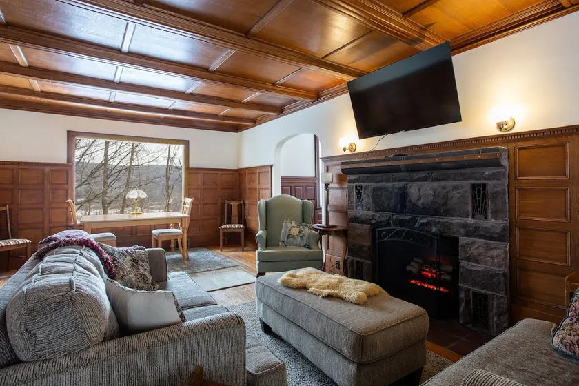 Mountain Farmhouse Getaway - Image 1