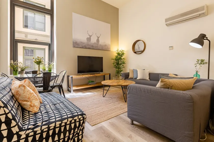 Chic Laneway Apartment on Famous Degraves Street - Image 1