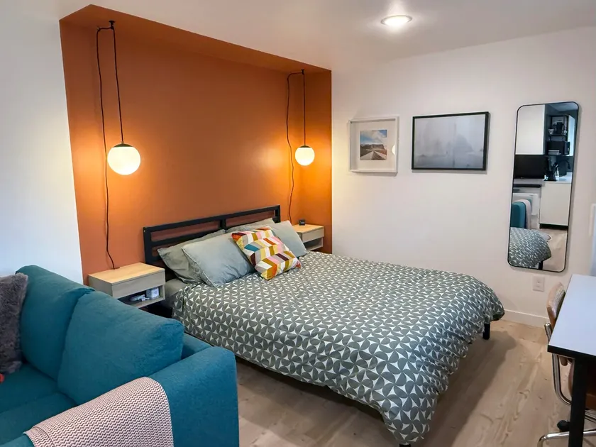 Green Bee Suite - a cozy, luxury studio apartment - Image 1