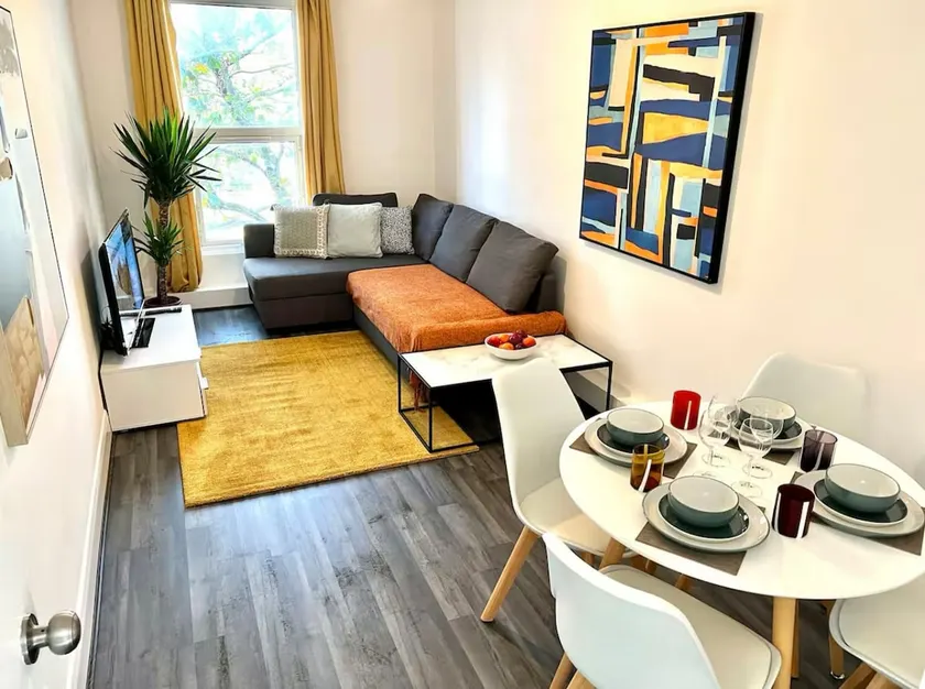 Bright 1 Bed Flat in Bermondsey - Image 1