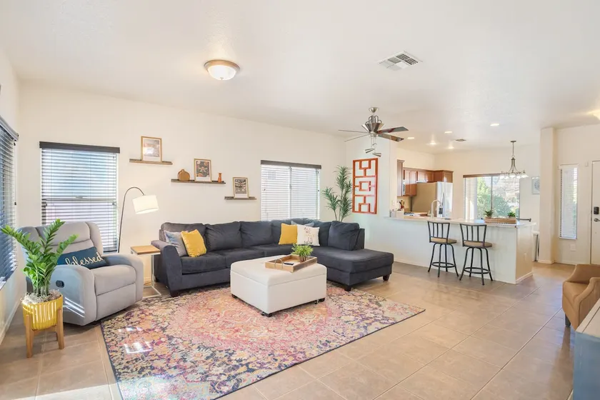 Estancia Place, spacious, clean & comfortable home - Image 1